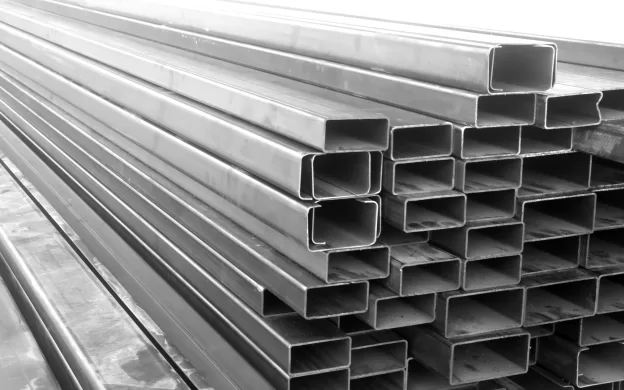 Tubo metalon galvanizado com acabamento brilhante ideal para estruturas metálicas e serralheria