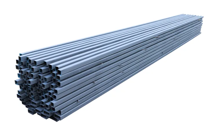 Barras chatas de aço empilhadas, utilizadas em estruturas metálicas, serralheria e aplicações industriais